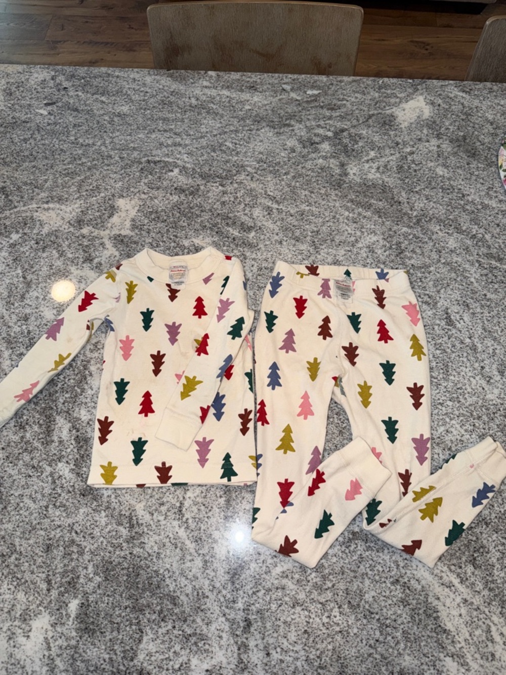 Hanna Anderson Cream Pajama Set with Christmas Trees 3T top 5T bottom